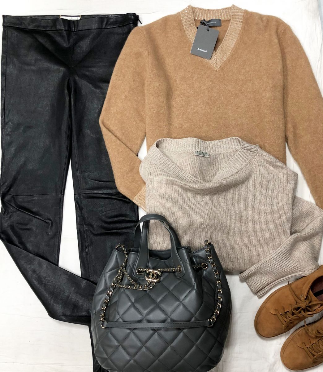 Свитера /кашемир/пайетки/ LORENA ANTONIAZZI/ BRUNELLO CUCCINELLI размер 44/L цена 26 614 руб / 31 310 руб 
Брюки /кожа/ SAINT LAURENT размер S цена 23 483 руб 
Кеды LORO PIANA размер 37.1/2 цена 39 138 руб 
Сумка Chanel