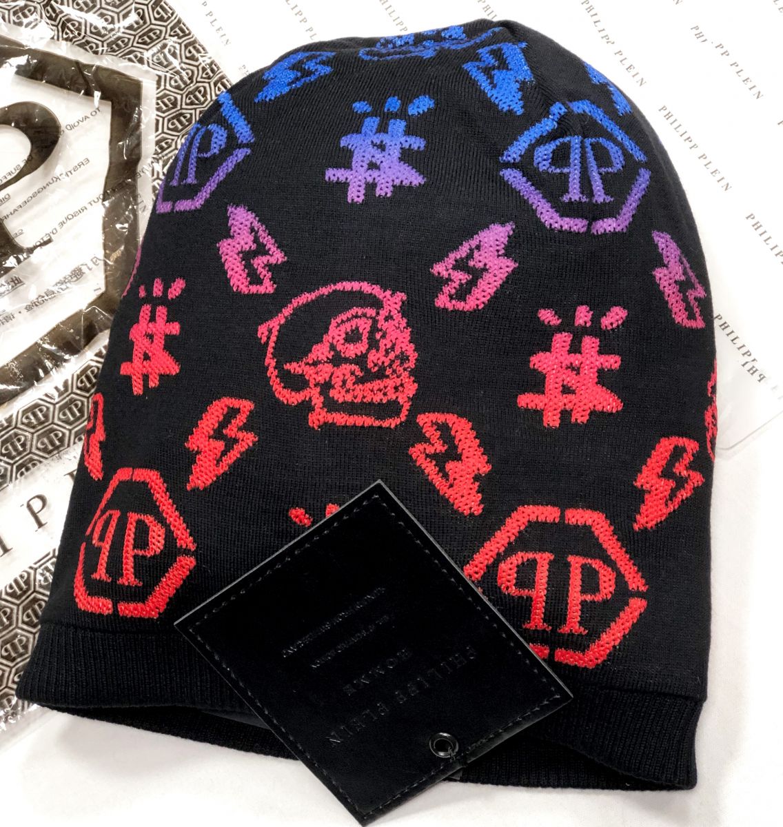 Шапка Philipp Plein цена 9 393 руб / с биркой/
