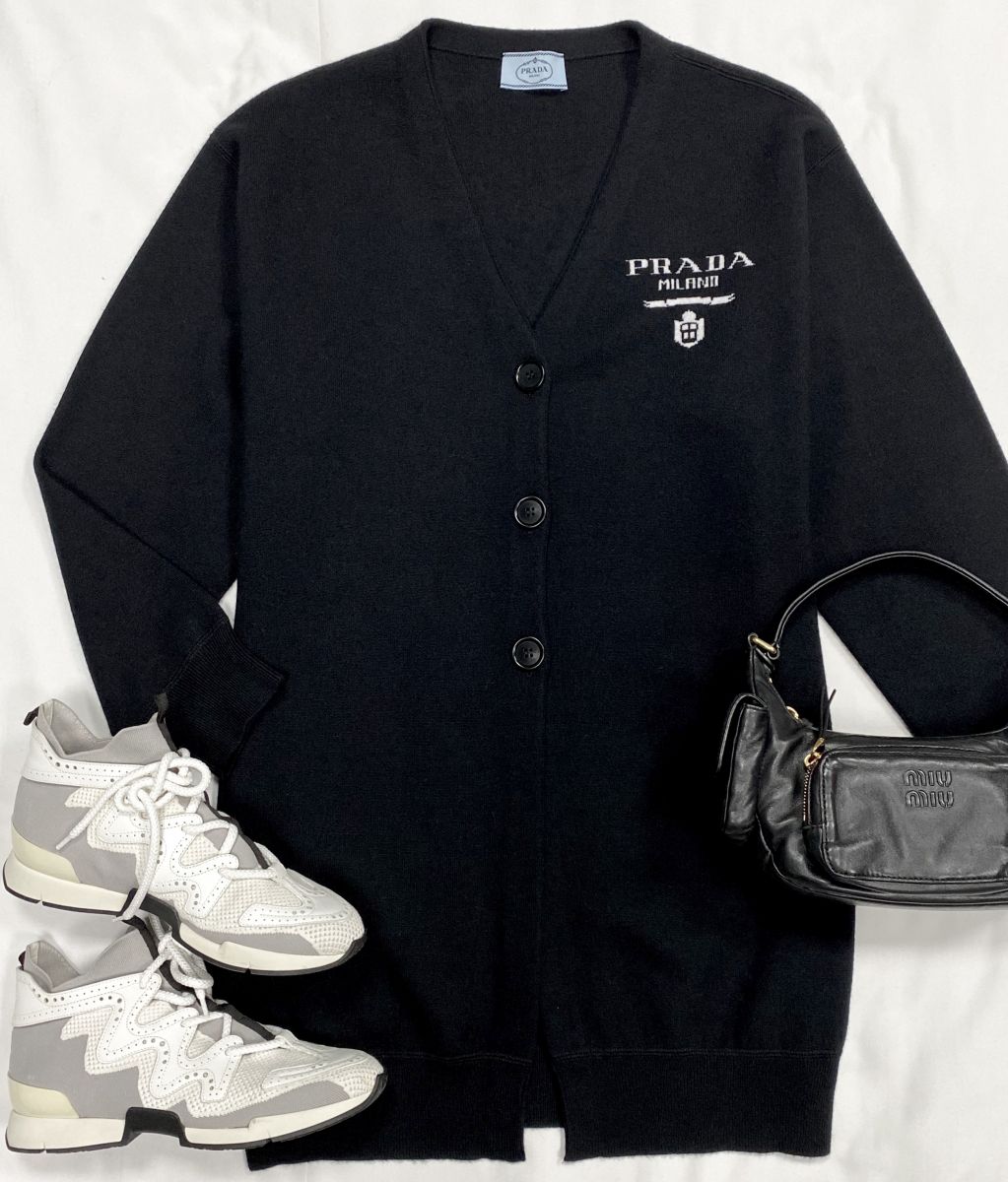 Кардиган / кашемир / Prada размер 40 цена 125 240 руб 
Кроссовки Hermès размер 38 цена 39 138 руб 
Сумка Miu Miu