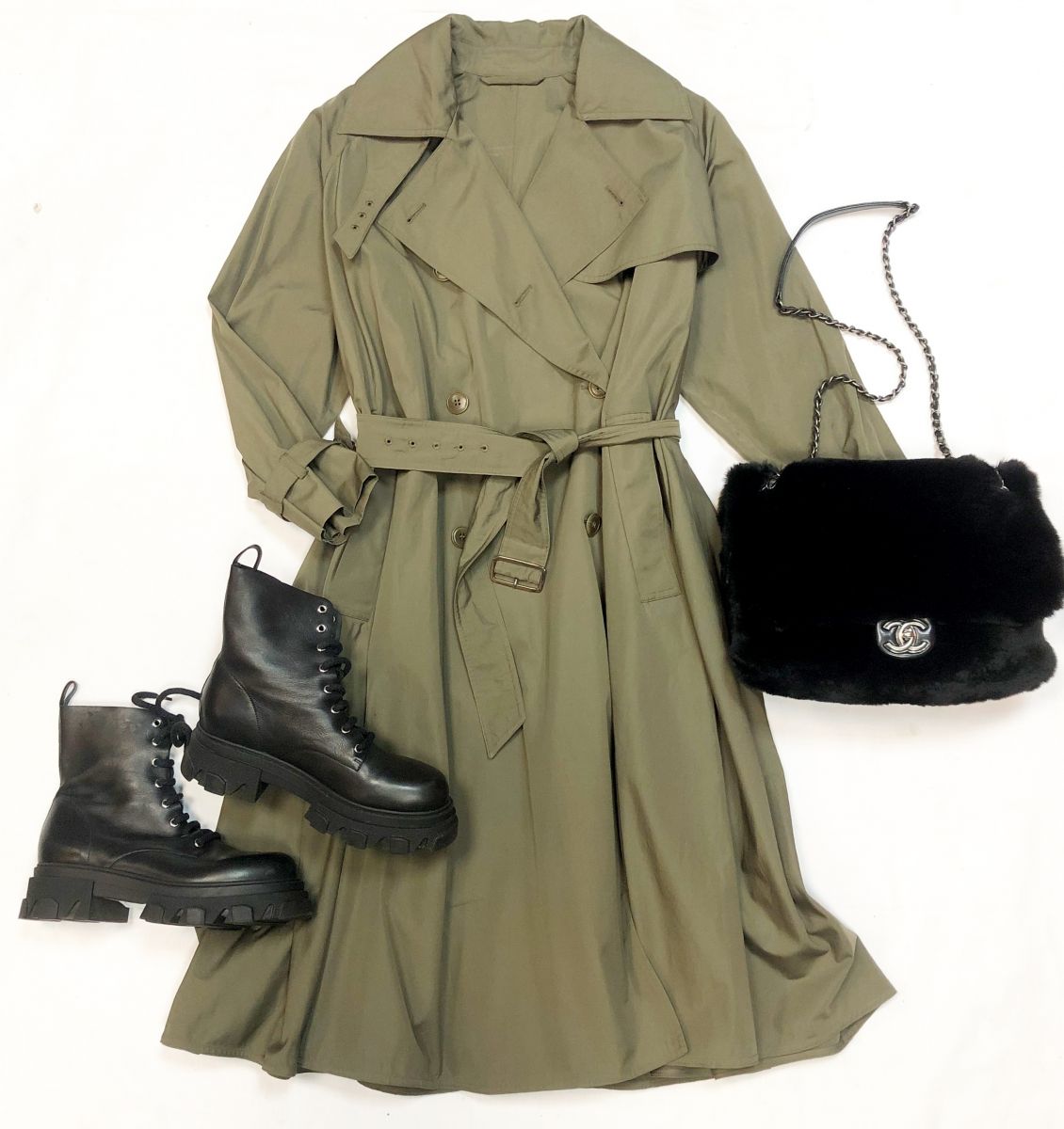 Плащ Max Mara размер 34 цена 30 770 рубБотинки Louise Michail размер 38.5 цена 15 385 рубСумка Chanel