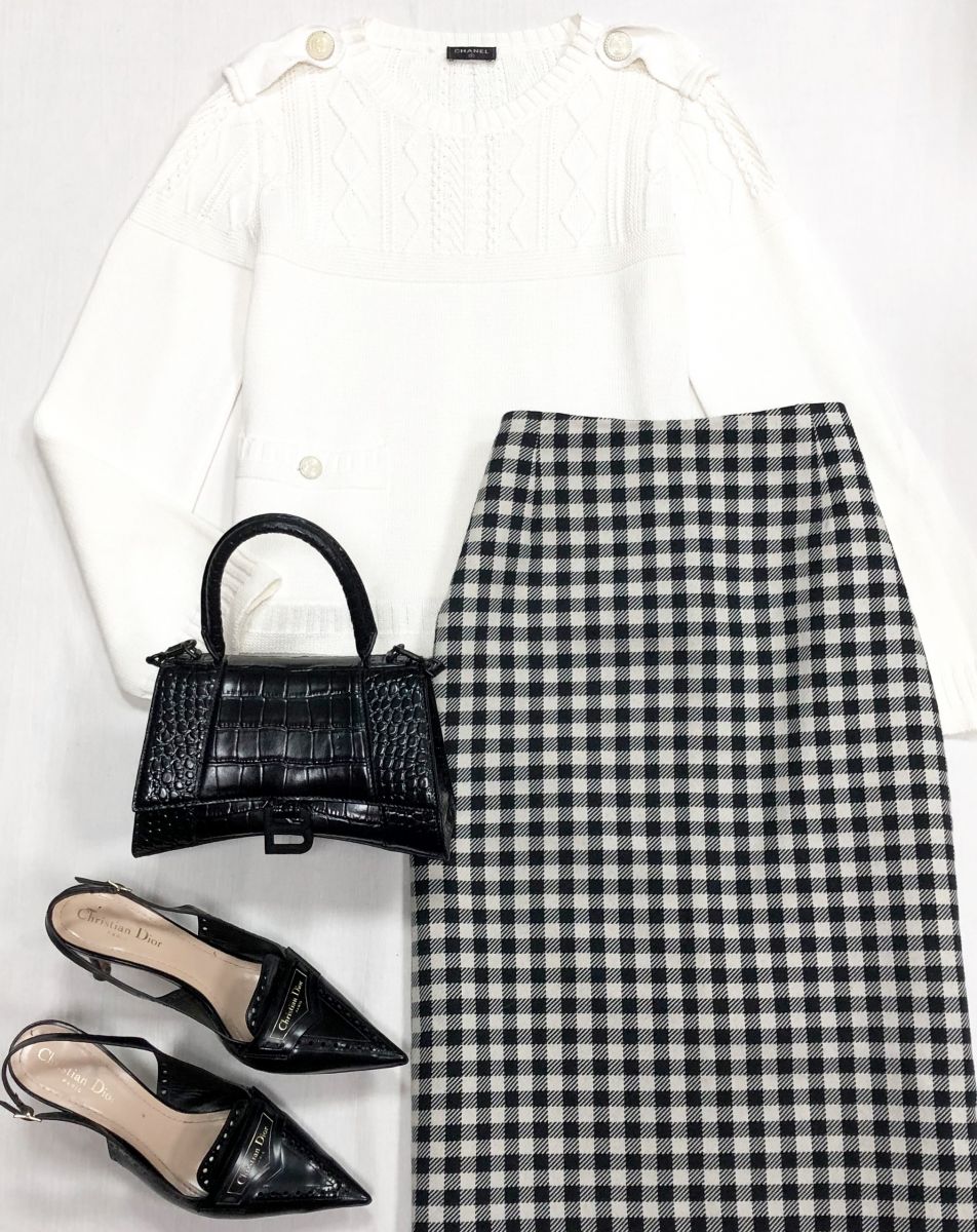 Кофта Chanel размер 38 цена 18 785 руб
Юбка Prada размер 42 цена 7 828 руб
Туфли Christian Dior размер 39 цена 31 310 руб
Сумка Balenciaga