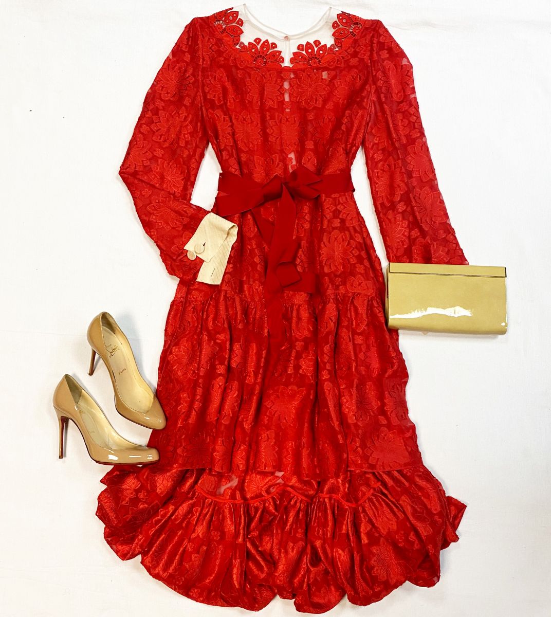 Платье Fendi размер 42 цена 61 540 руб
Туфли Louboutin размер 38 цена 15 385 руб
Клатч Jimmy Choo 
