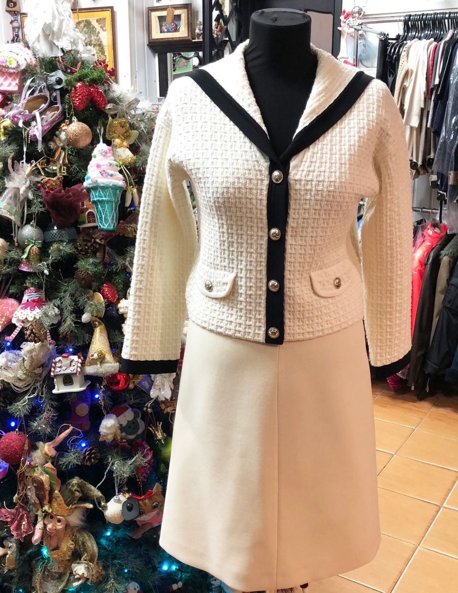 Жакет Maje размер 1 цена 15 655 руб
Юбка Prada размер 42 цена 15 655 руб