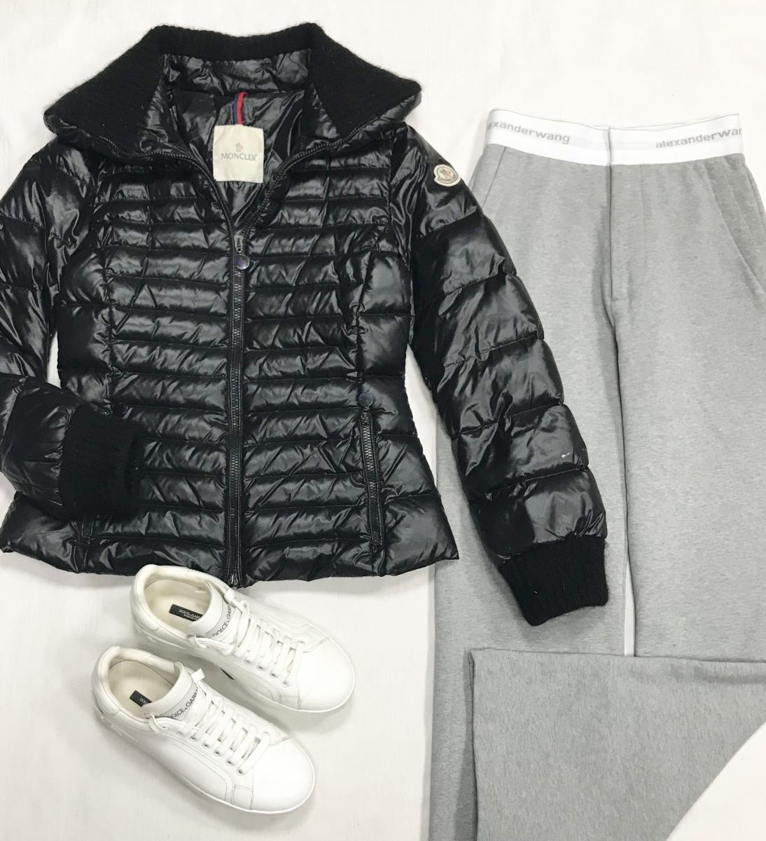 Пуховик Moncler размер 2 цена 15 655 руб
Брюки Alexander Wang размер M цена 15 655 руб
Кеды Dolce Gabbana размер 39.5 цена 23 483 руб