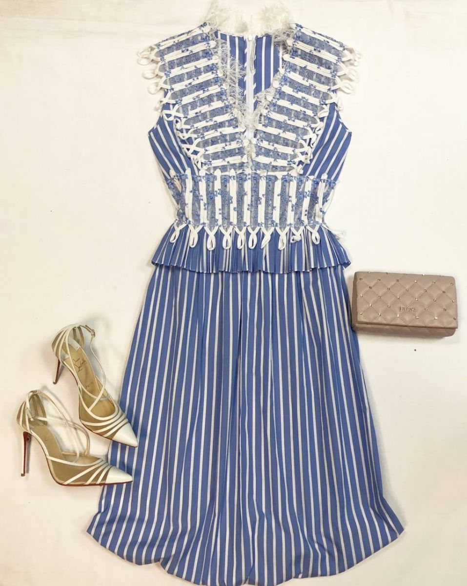 Платье/ажур/ Ermanno Scervino размер 42 цена 23 078 рубТуфли Louboutin размер 38.5 цена 15 385 рубКлатч Liu Jo