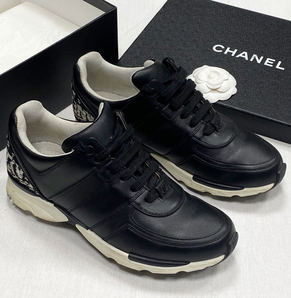 Кроссовки Chanel размер 38 цена 15 655 руб

