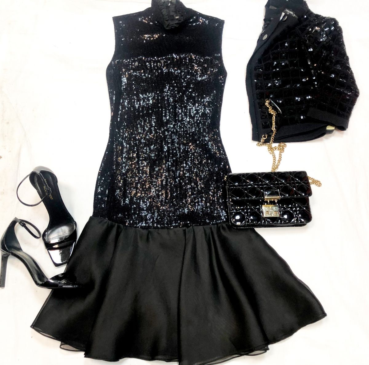 Платье /пайетки/ GIORGIO ARMANI размер 36 цена 15 385 руб Босоножки SAINT LAURENT размер 41 цена 30 770 руб