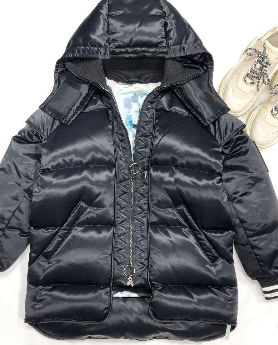 Пуховик Off White размер 42 цена 62 620 руб
Кроссовки Prada размер 40 цена 31 310 руб