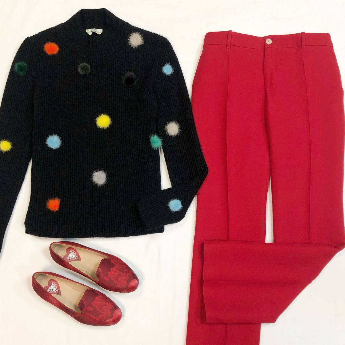 Кофта Fendi размер 42 цена 15 385 рубБрюки Gucci размер 44 цена 15 385 рубЛоферы Valentino размер 37 цена 18 462 руб
