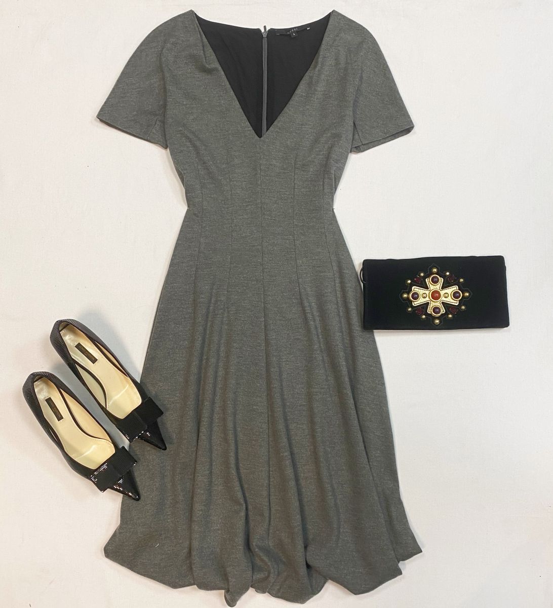 Платье Gucci размер S цена 12 308 руб
Туфли Louis Vuitton размер 38.5 цена 23 078 руб
Клатч Ysl