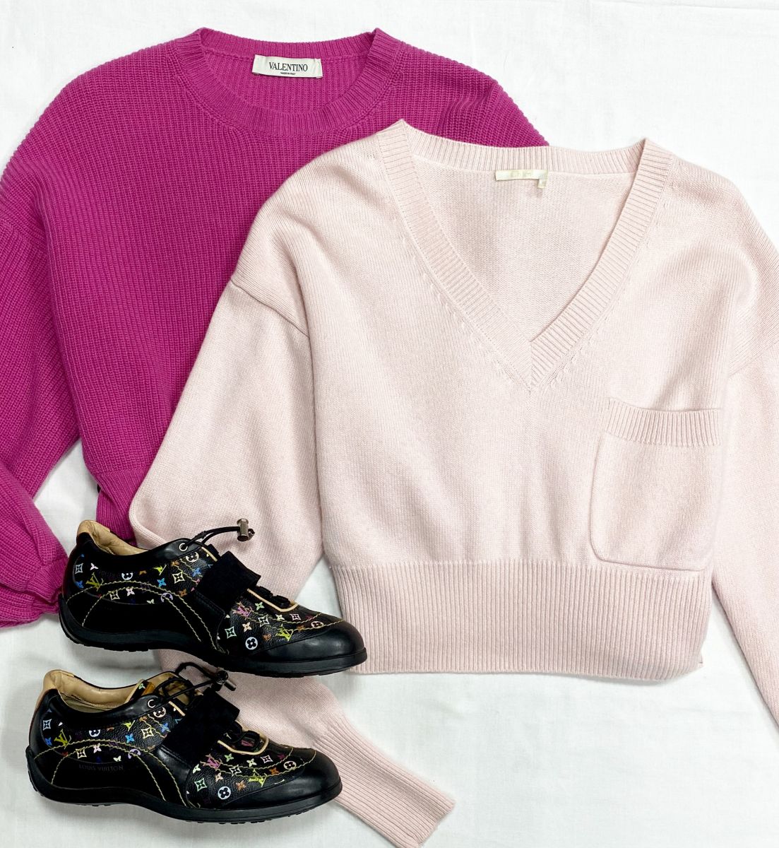 Кофты Valentino / Chloe размер 42 цена по 23 483 руб
Кеды Louis Vuitton размер 39 цена 23 483 руб