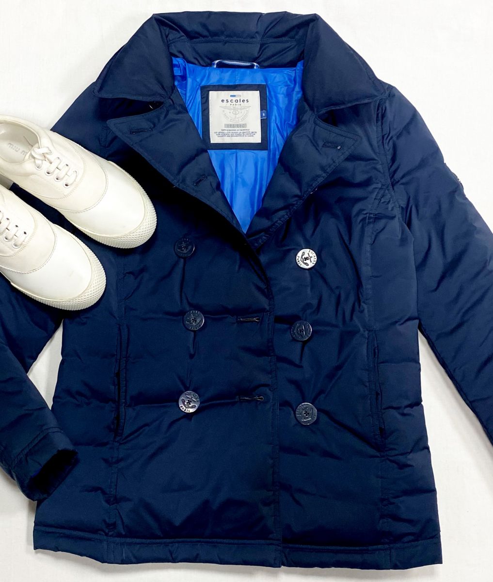 Куртка Escales размер S цена 15 655 руб
Кеды Miu Miu размер 38 цена 23 483 руб