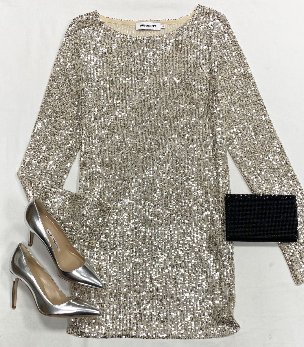 Платье/ пайетки/ Pervert размер L цена 15 655 руб
Туфли Manolo Blahnik размер 36 цена 31 310 руб
Сумочка /камни/ 