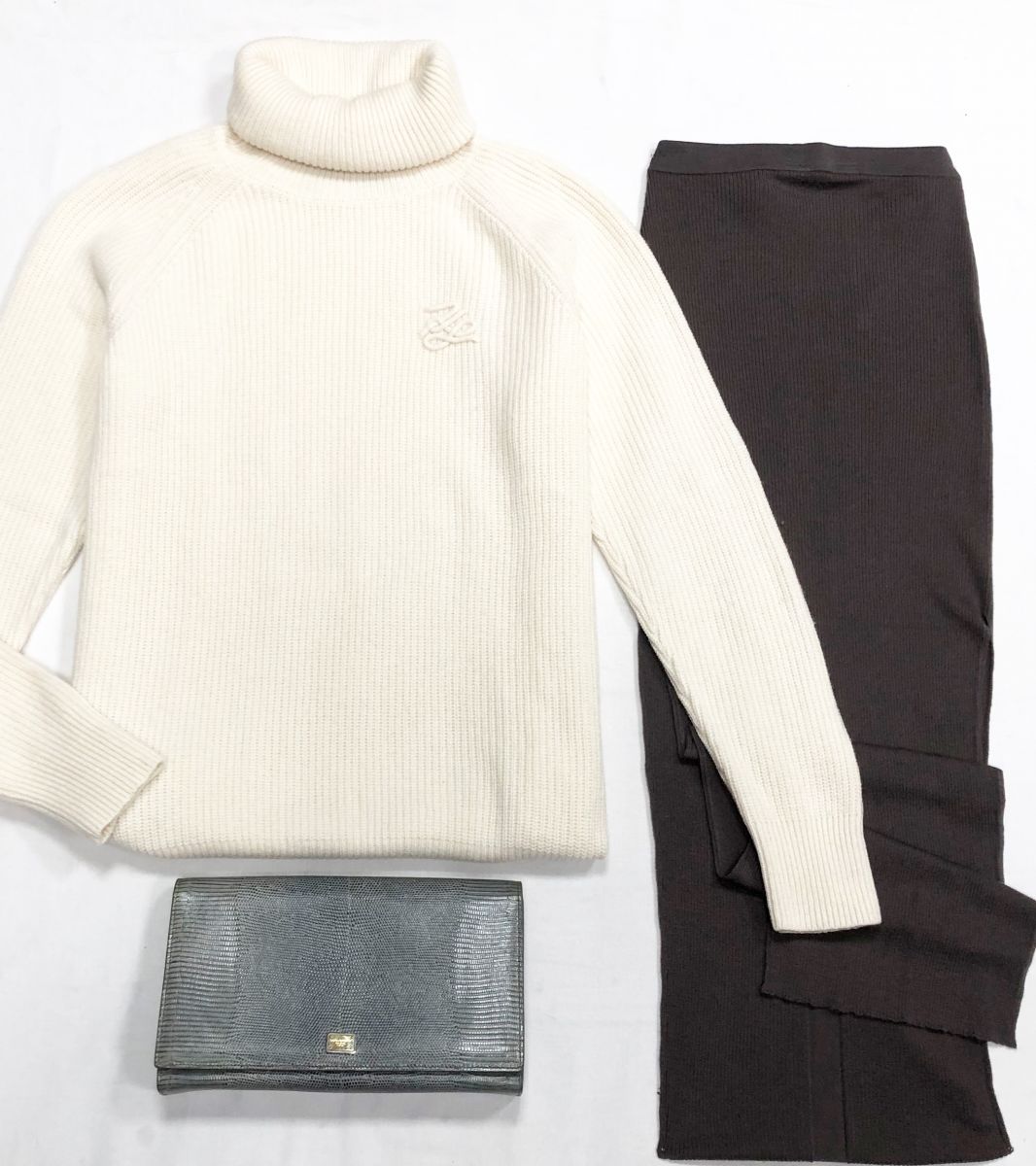 Юбка Rick Owens размер XS цена 15 655 руб 
Свитер Karl LAGERFELD размер M цена 3 914 руб