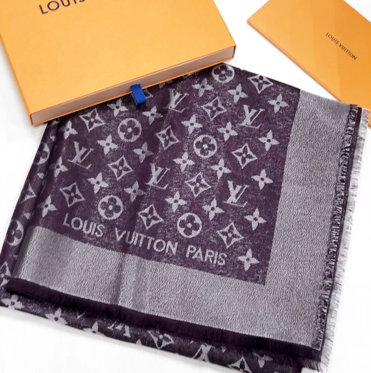 Палантин Louis Vuitton размер 140/140 цена 23 483 руб/ в коробке/