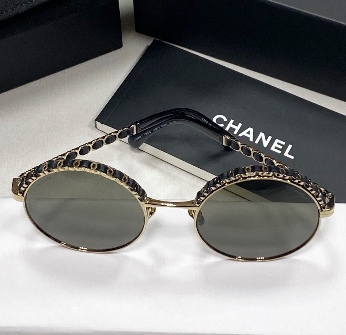 Очки Chanel цена 46 965 руб/ в коробке/