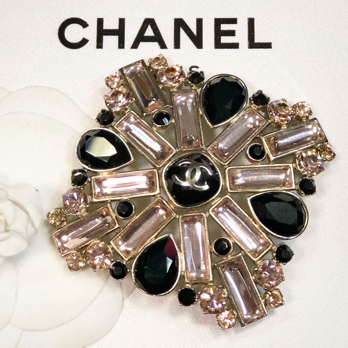 Брошка / камни / Chanel цена 46 155 руб 