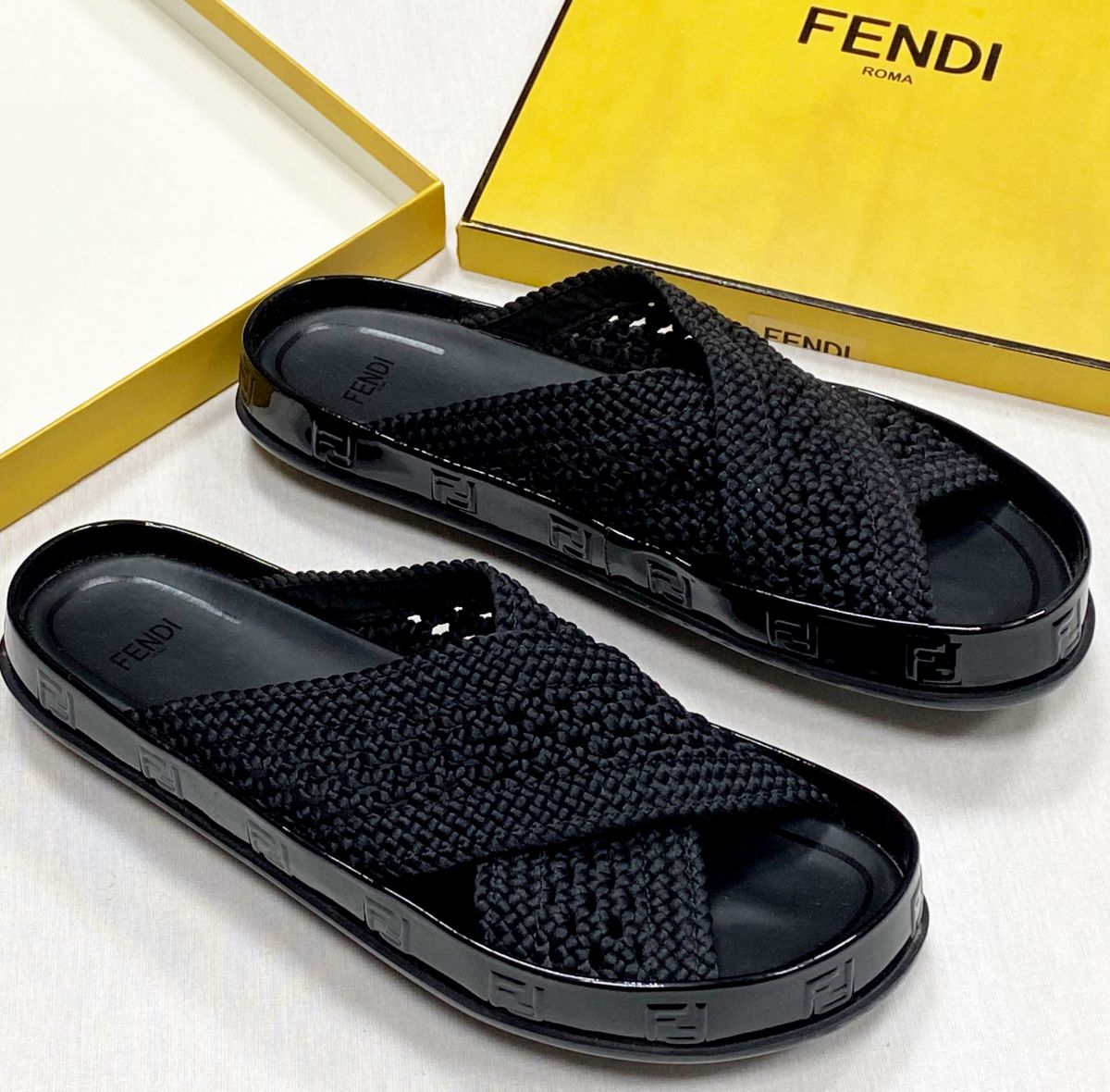 Сабо Fendi размер 40 цена 31 310 руб
