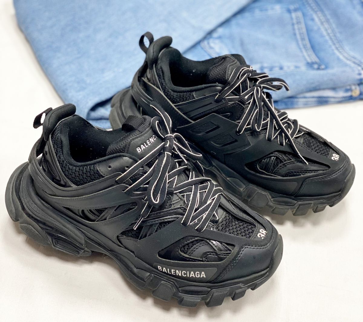 Кроссовки Balenciaga размер 38 цена 46 965 руб
