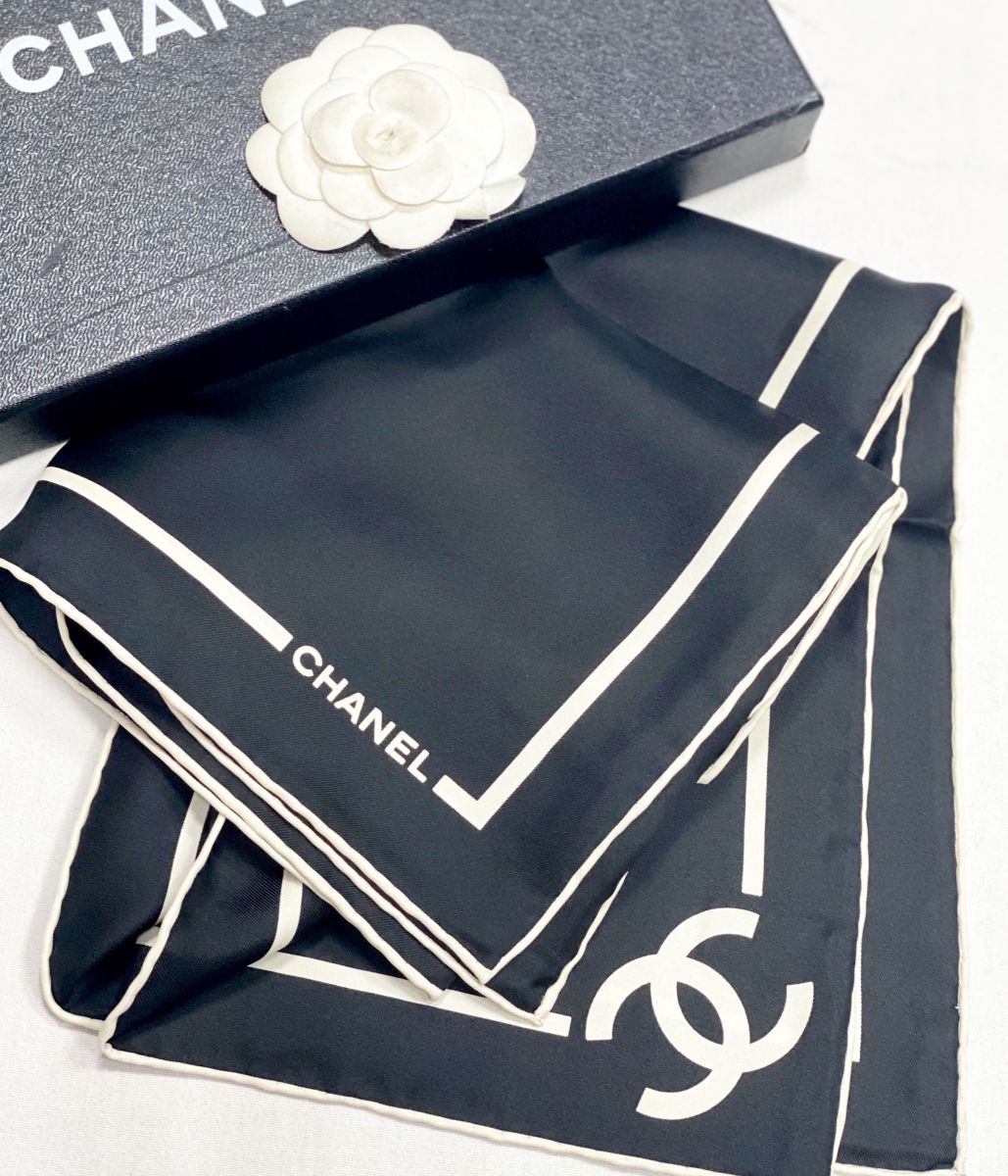Платок /шелк/ Chanel размер 60/60 цена 12 524 руб