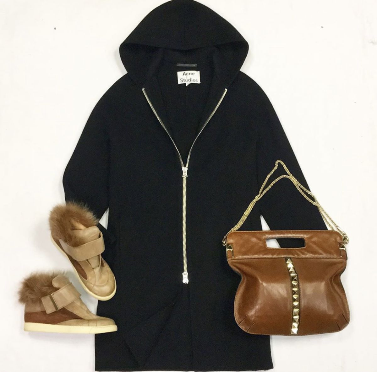 Пальто ACNE STUDIOS размер 36 цена 23 078 рубБотинки SEE BY CHLOÈ  размер 37 цена 4 616 рубСумка VALENTINO