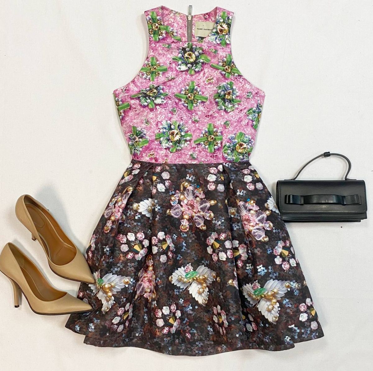 Платье Mary Katrantzou размер 8 цена 10 770 руб
Туфли Givenchy размер 36.5 цена 7 693 руб
Сумка Red Valentino