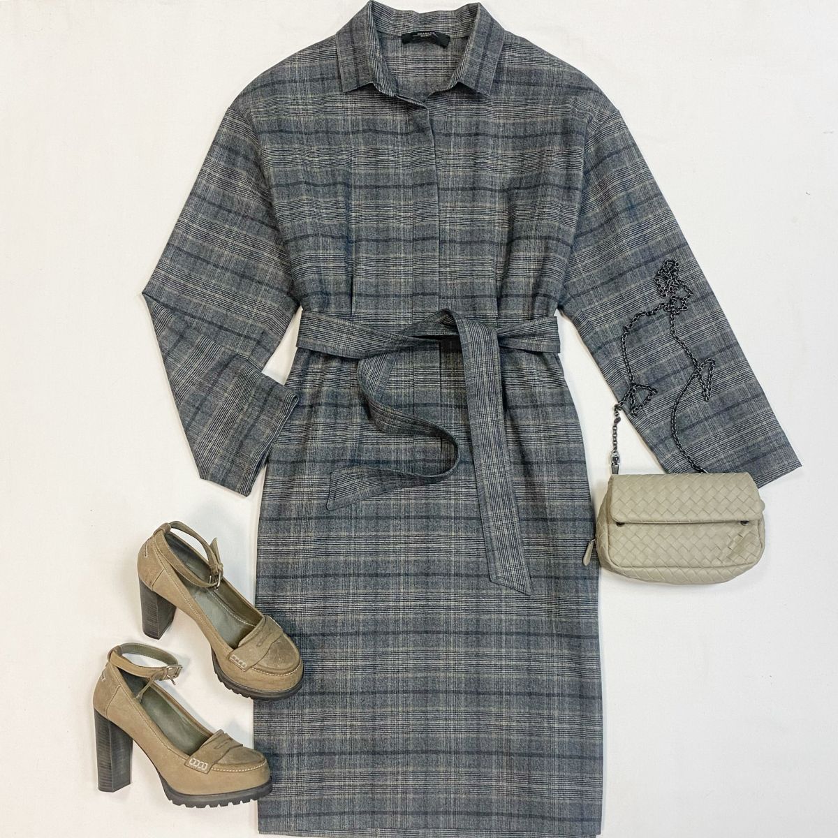 Платье Max Mara размер 40 цена 12 308 рубТуфли Brunello Cucinelli размер 36.5 цена 7 693 рубСумка Bottega Veneta