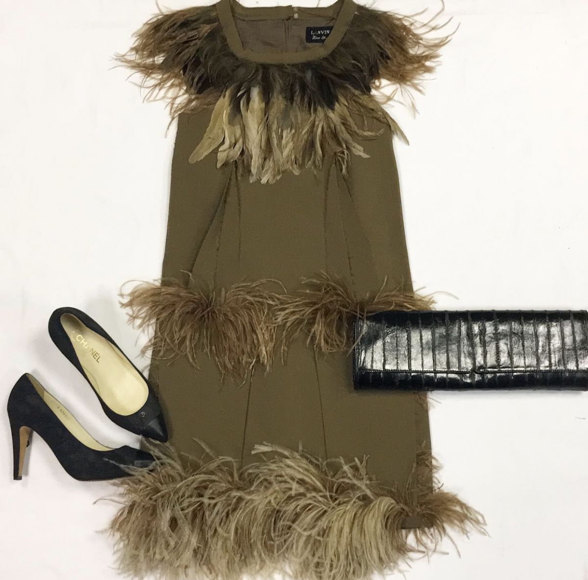 Платье /перья/ LANVIN  размер 36 цена 9 231 руб Туфли CHANEL  размер 39 цена 23 077 Клатч GIUSEPPEZANOTTI