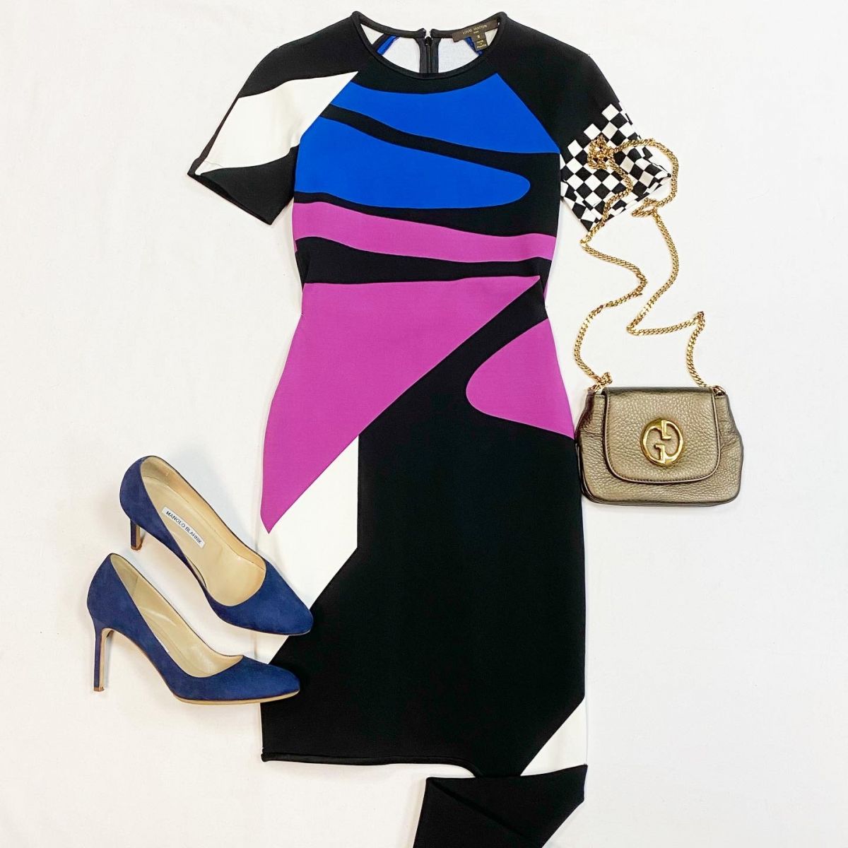 Платье Louis Vuitton размер S цена 30 770 рубТуфли Manolo Blahnik размер 38 цена 9 231 рубСумка Gucci