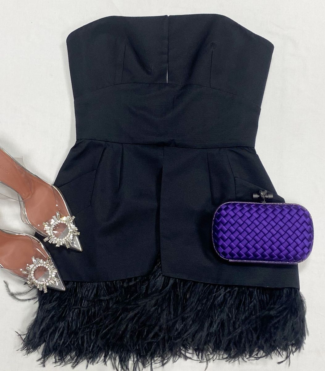 Платье/ перья/ Martin Grand размер 38 цена 15 655 руб
Босоножки Amina Muaddi размер 38 цена 46 965 руб
Клатч Bottega Veneta 