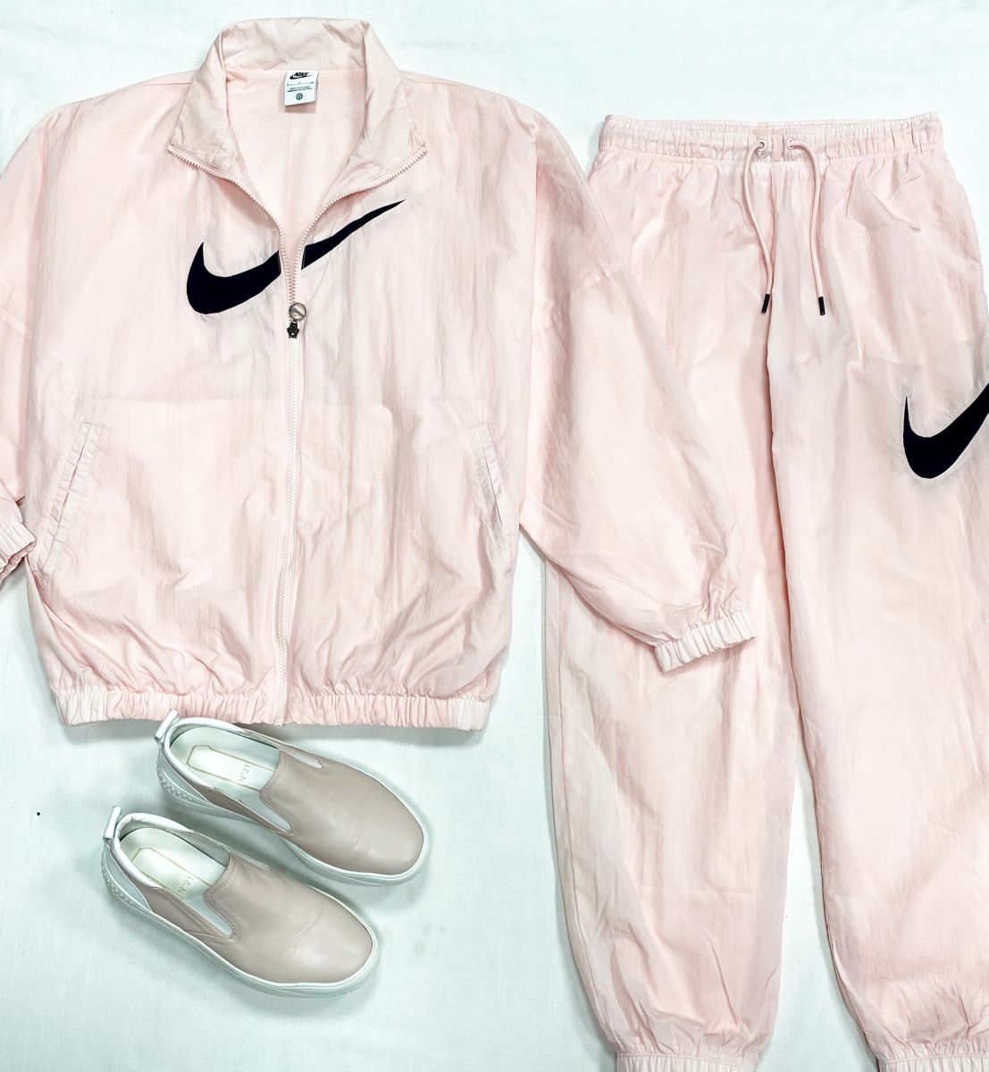 Костюм Nike размер S цена 7 828 руб
Слипоны N21 размер 38 цена 10 959 руб