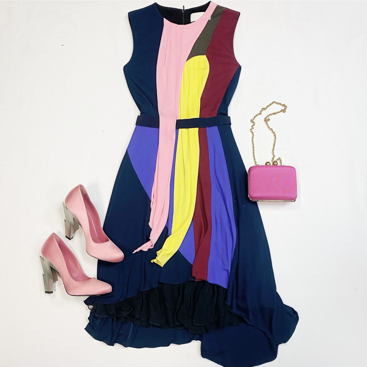 Платье Peter Pilotto размер 40 цена 7 693 рубТуфли Prada размер 38 цена 18 462 рубСумка Dolce Gabbana