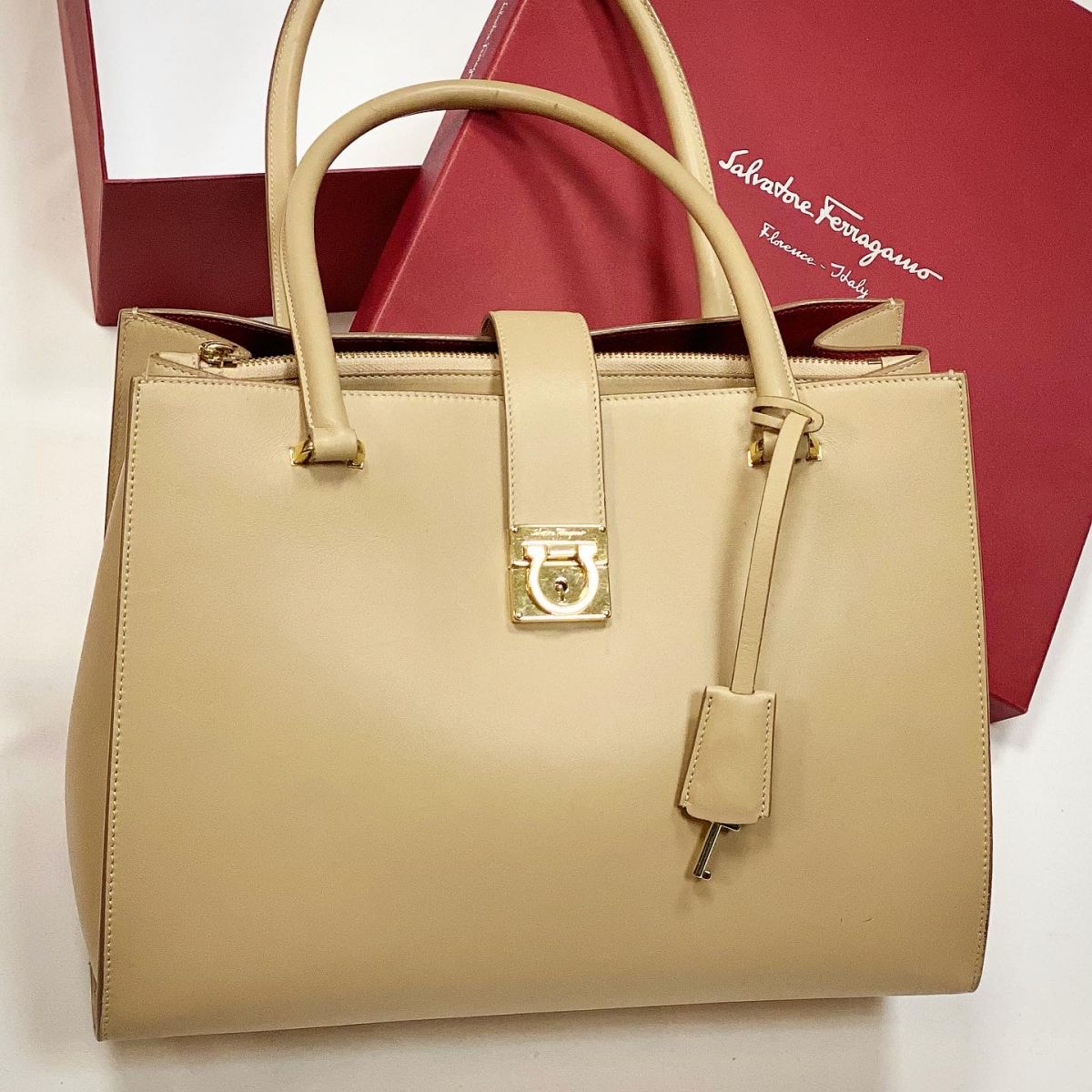 Сумка Salvatore Ferragamo размер 32/23 цена 30 770 руб 
