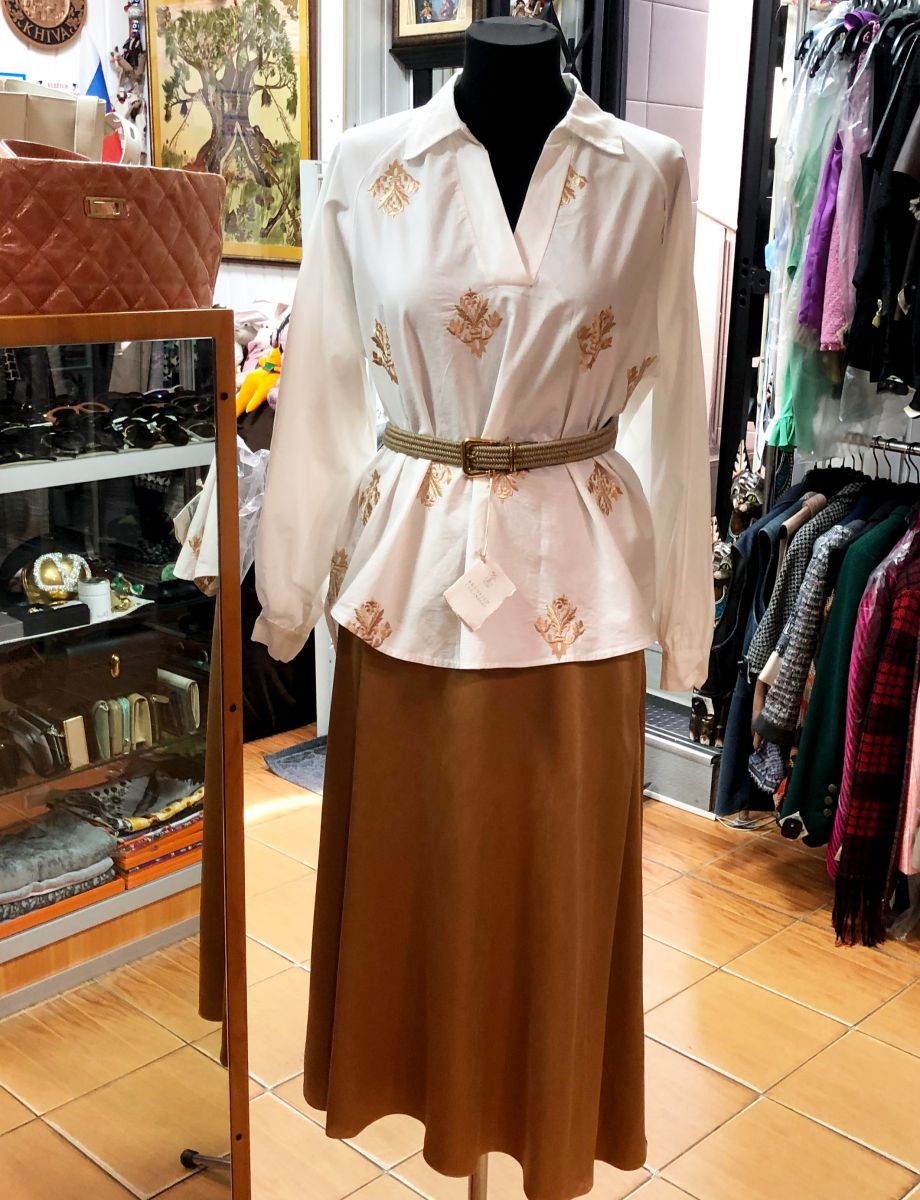 Блузка /вышивка/ размер 42 цена 4 697 руь
Юбка /шелк/ GALERIES Lafayette размер 40 цена 7 828 руб