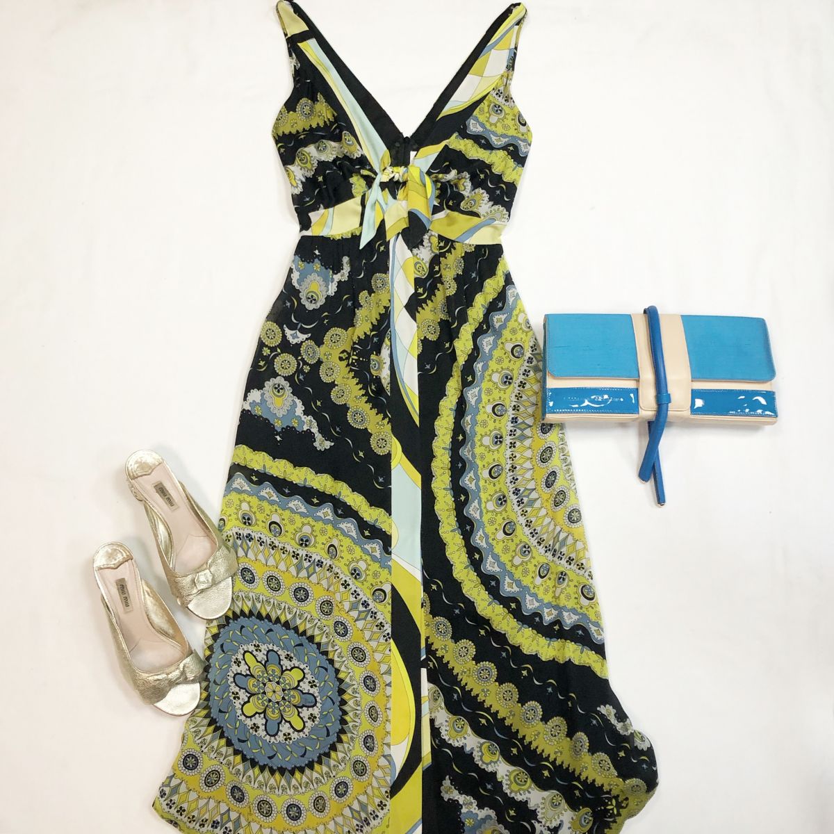 Платье Emilio Pucci размер 40 цена 15 385 руб Сабо Miu Miu размер 38.5 цена 15 385 рубКлатч Alessanro Dell Acqua