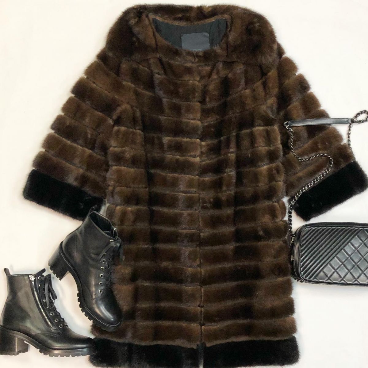 Шуба/мех норки/ Fendi размер 44 цена 184 620 рубБотинки Gianvito Rossi размер 37 цена 30 770 рубСумка Chanel