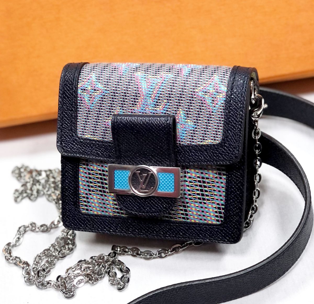 Сумочка Louis Vuitton размер 12/10 цена 62 620 руб 
