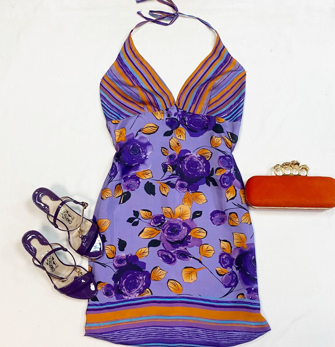 Сарафан размер M цена 7 693 руб
Босоножки Salvatore Ferragamo размер 35.5 цена 10 770 руб
Клатч Alexander Mqueen 