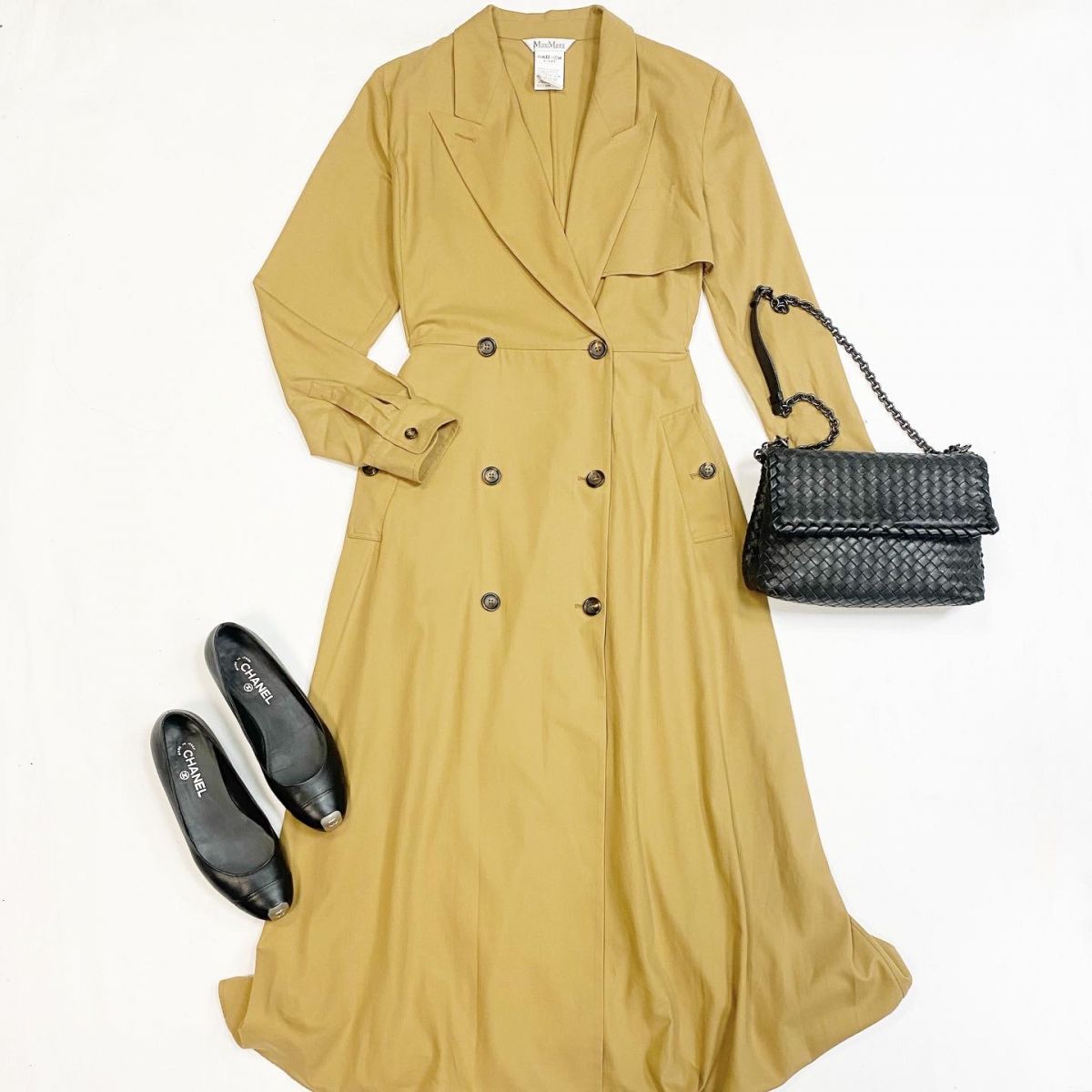 Плащ Max Mara размер 48 цена 18 462 рубБалетки Chanel размер 40 цена 23 078 рубСумка Bottega Veneta