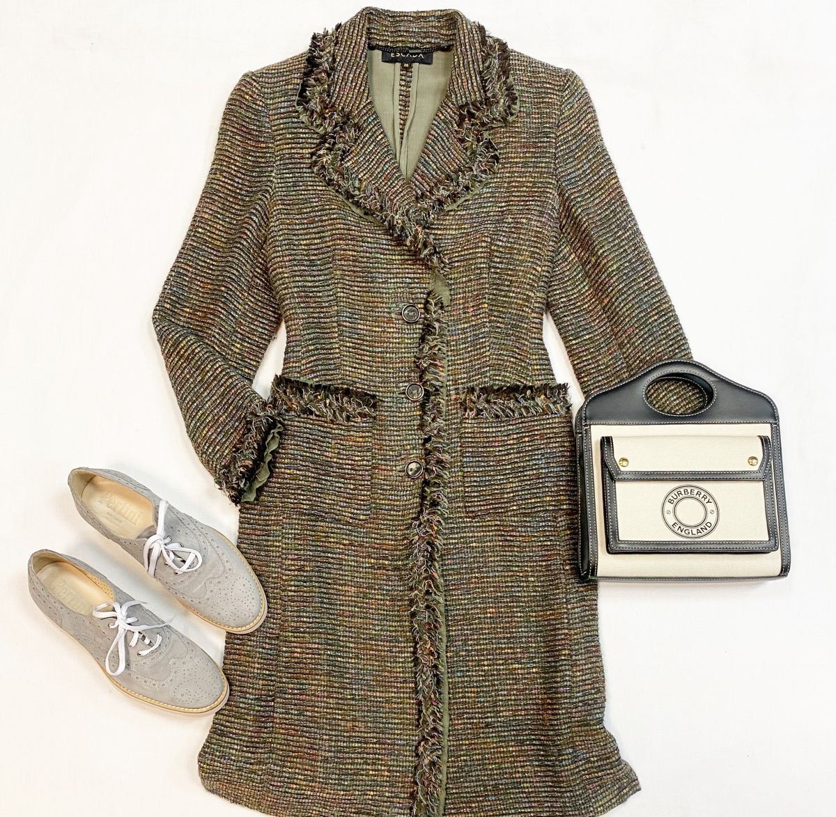 Пальто Escada размер 36 цена 6 154 руб
Ботинки Pertini размер 37.5 цена 10 770 руб
Сумка Burberry 