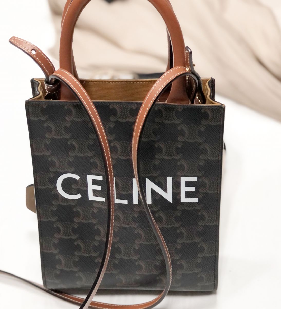 Сумочка CELINE размер 109 595 руб 