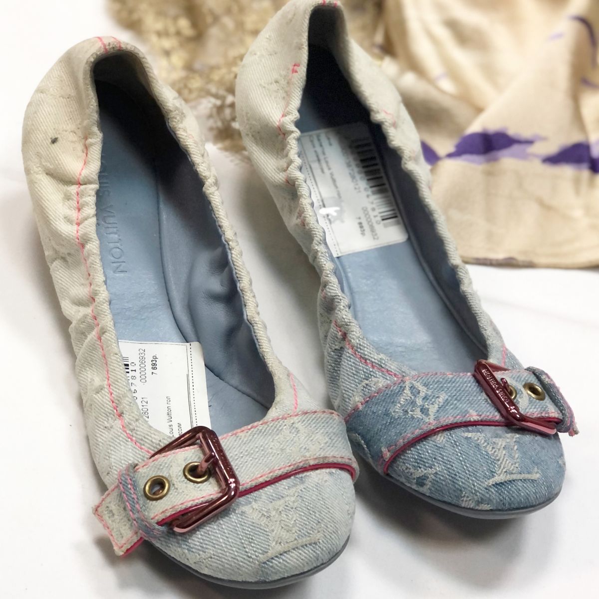Блузка /шёлк/ Blumarine размер 38/42 цена 4 616 руб Юбка Chanel размер 42 цена 15 385 руб Туфли Lanvin размер 38 цена 6 154 руб Сумка Louis Vuitton