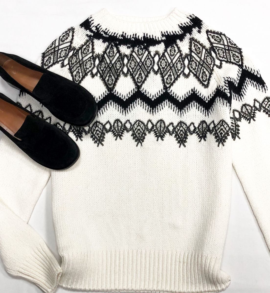 Свитер / ажур/ ERMANNO SCERVINO размер M цена 23 483 руб
Лоферы The Row размер 39 цена 53 227 руб