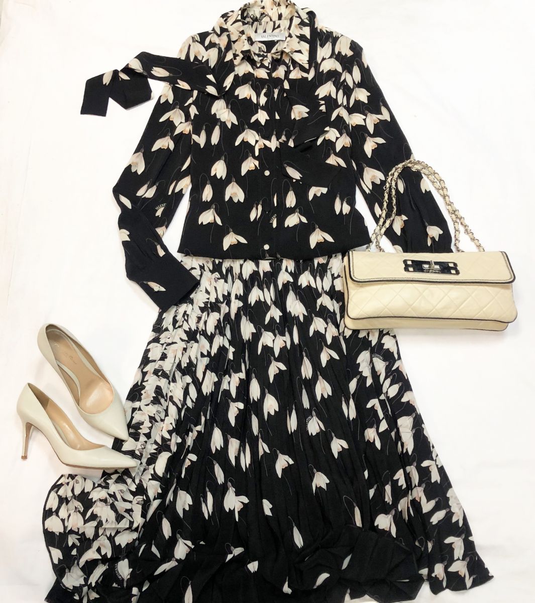Костюм VALENTINO размер 38 цена 30 770 руб 
Сумка CHANEL