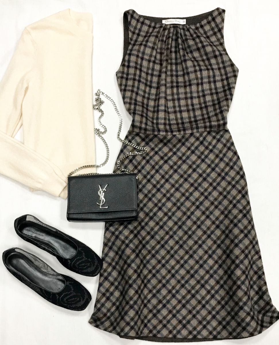 Платье Christian Dior размер 38 цена 23 483 руб
Кофта- Кардиган/кашемир/ размер 40 цена 7 828 руб
Балетки Magda Butrym размер 41 цена 46 965 руб
Сумка Saint Laurent