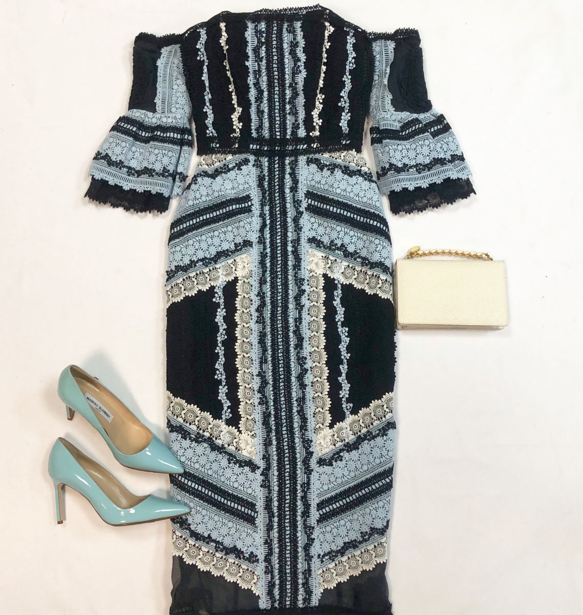 Платье /шитье / Erdem размер 42 цена 30 770 руб
Туфли Manolo Blahnik размер 38 цена 15 385 руб
Клатч Stella McCartney