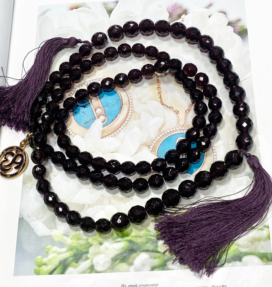 Бусы Armani цена 12 524 руб

