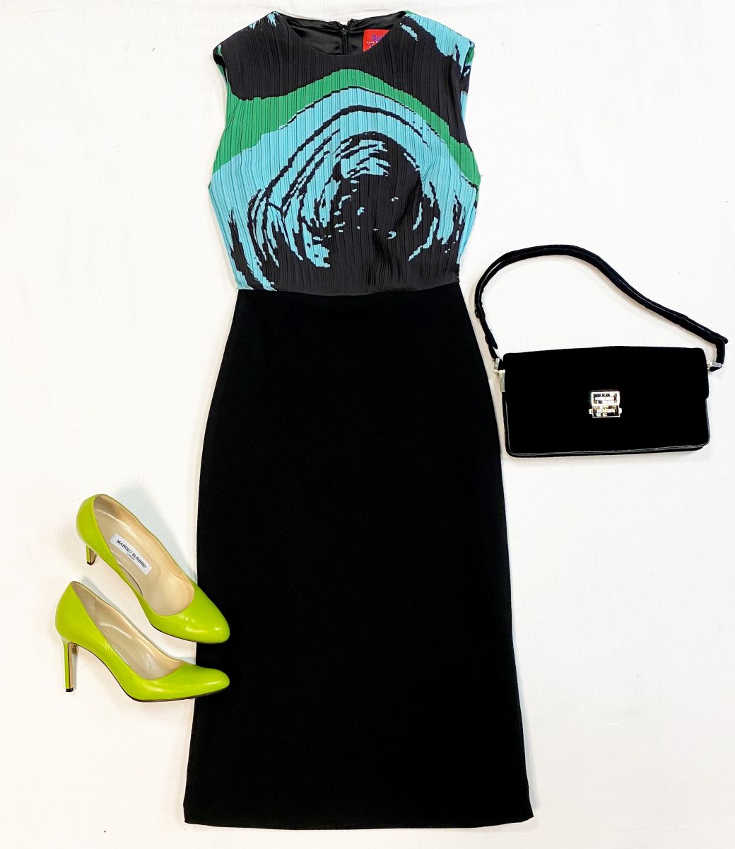 Платье Solace London размер 38 цена 38 463 руб
Туфли Manolo Blahnik размер 38 цена 9 231 руб
Сумка Fendi 