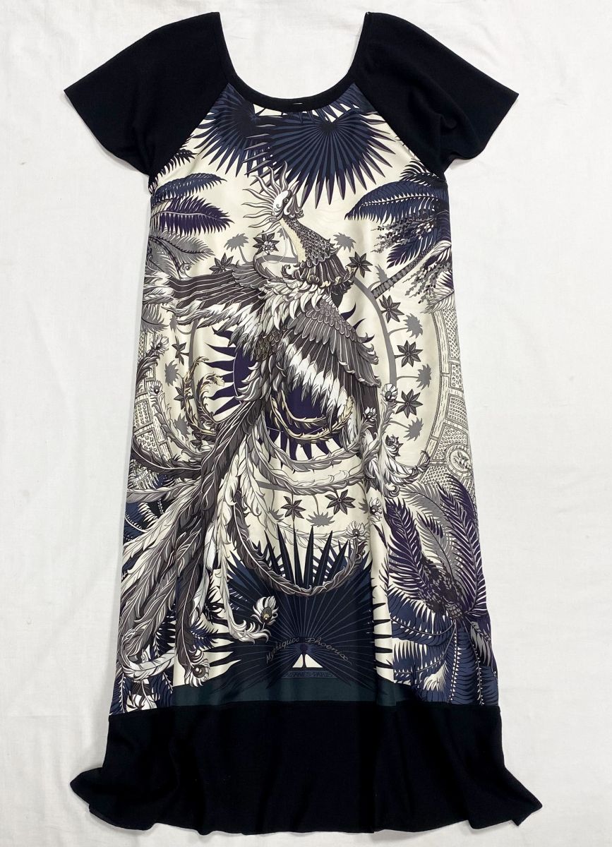 Платье Hermes размер 42 цена 78 275 руб
Туфли Chanel размер 38 цена 78 275 руб
Клатч Chanel