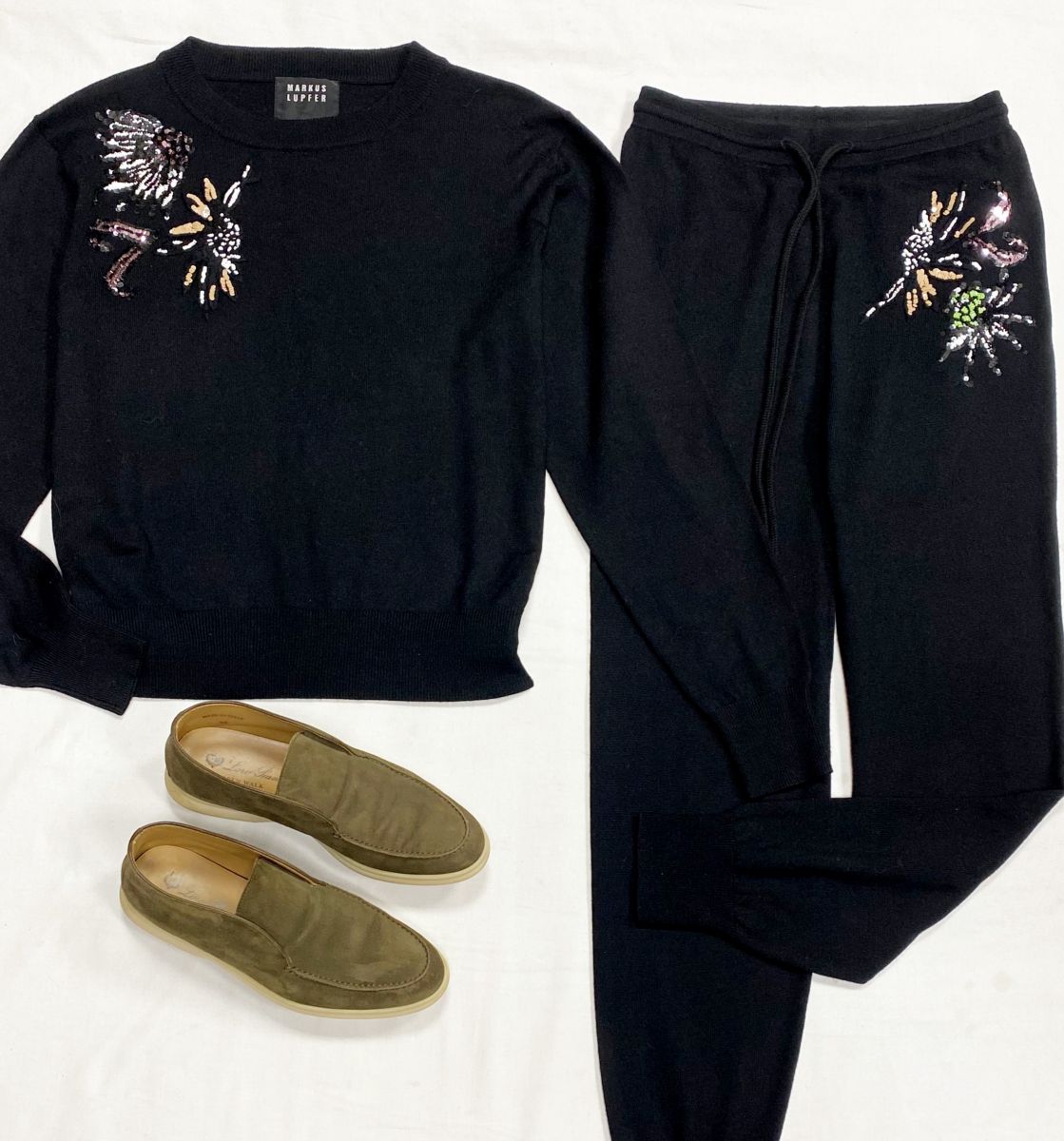 Костюм /пайетки/ Markus Lupfer размер S цена 15 655 руб
Лоферы размер 39 цена 31 310 руб